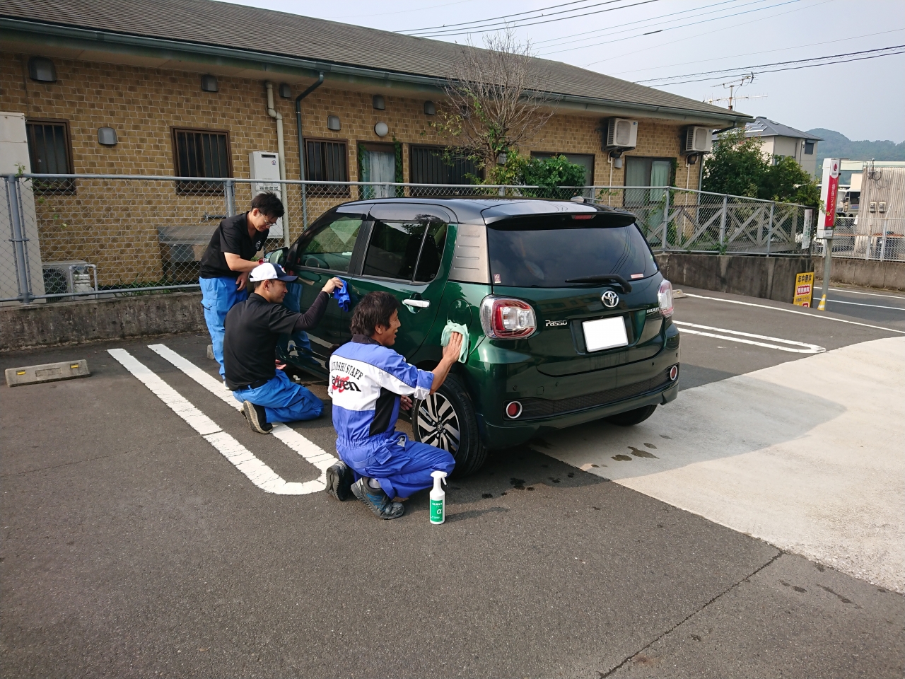 作業をしているスタッフ達の画像。あなたと共に仕事をする仲間です。